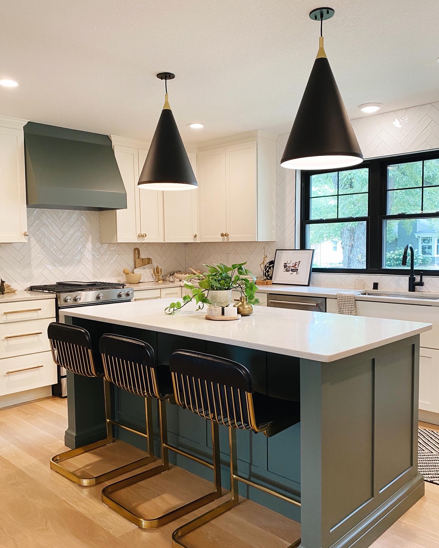 Large Kitchen Islands: Design Ideas, Dimensions & Must-Have Features ...